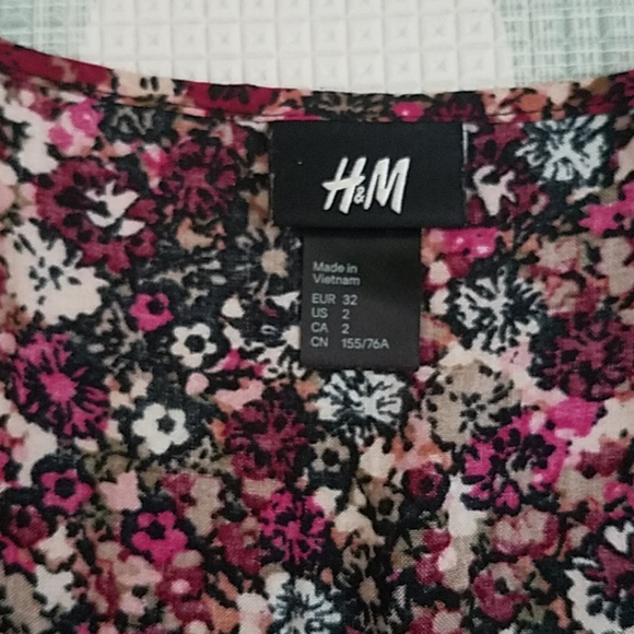 H&M floral dress - Picture 3 of 4